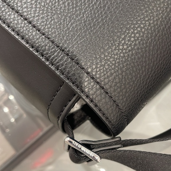 MICHAEL KORS
Cooper Messenger Bag
Black
 NWT - Picture 7 of 16